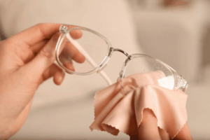 Limpiar gafas