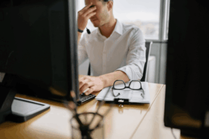 Cómo saber si necesitas gafas para trabajar con ordenador