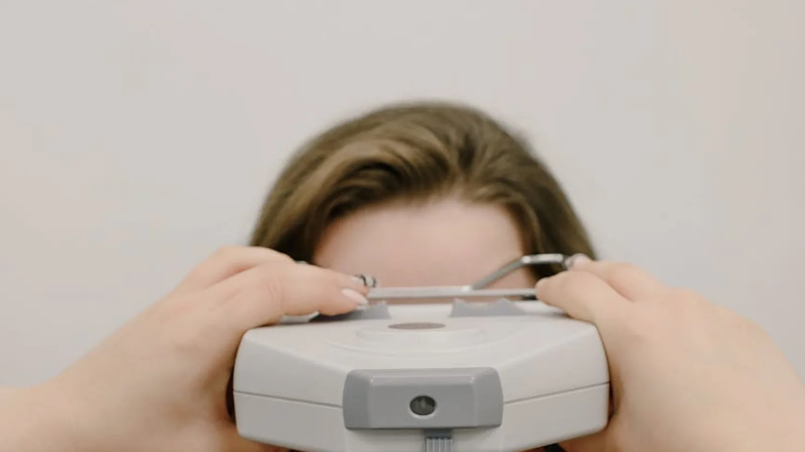 diplopía monocular en Visión doble en adultos: causas que sorprenden y cuándo es urgente